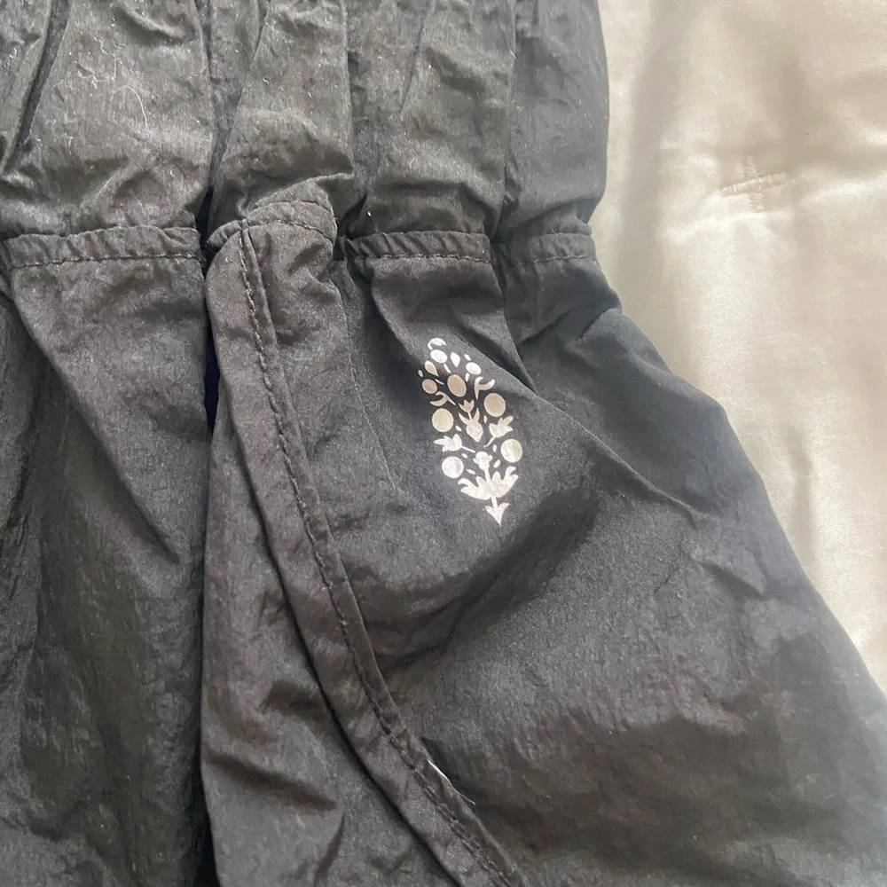 FREE PEOPLE “The Way Home Shorts” color: black size: xs - Picture 4 of 4